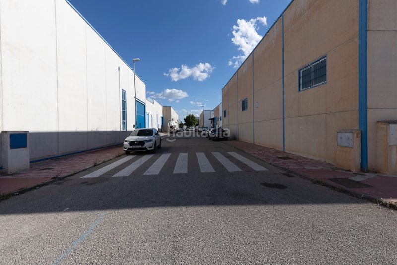 Foto 84feeab5-8724-44dc-b515-e4da3000f244. Bâtiment à usage industriel dans Cijuela
