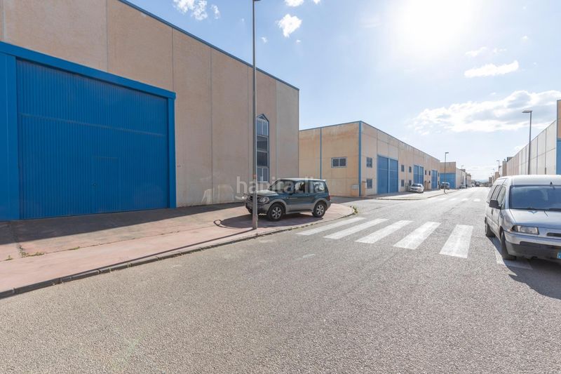 Foto f4ff4cfd-f06e-4889-aa60-d3756ca40187. Bâtiment à usage industriel dans Cijuela