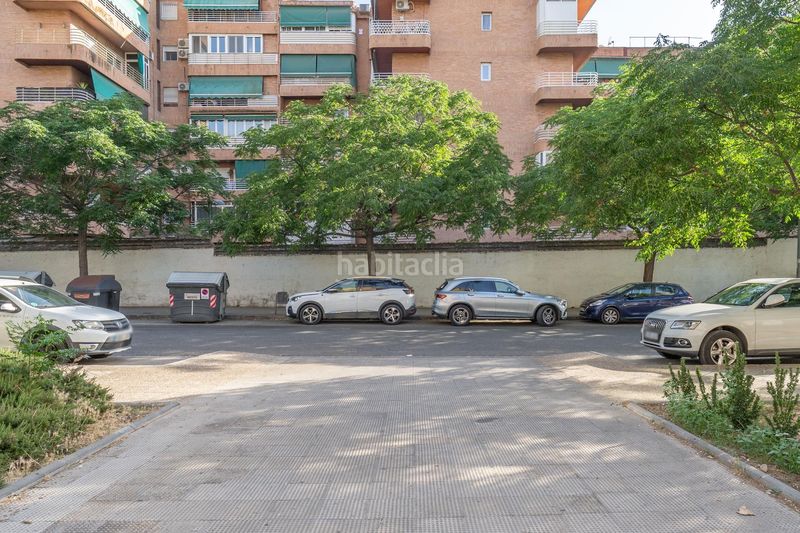 Foto 5687f17d-90f0-41eb-b4d8-0ca9370b5679. Parking coche en calle muladíes 2 se vende plaza de garaje en parque lagos cerca de carrefour en Granada
