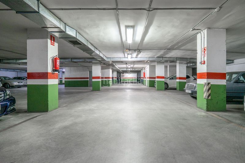 Foto a78a289f-5b21-4393-becb-94ae3afcc27f. Parking coche en calle muladíes 2 se vende plaza de garaje en parque lagos cerca de carrefour en Granada