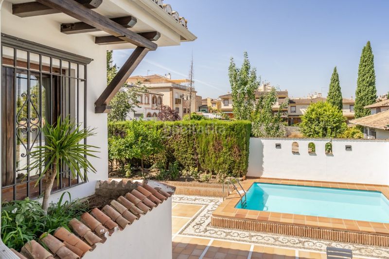 Foto 41ca3d2b-4599-4689-b95b-9d9c2975510a. Chalet  exclusivo en una sola planta en el centro de la zubia 5 dormitorios, piscina y garaje en Zubia (La)