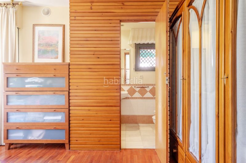 Foto 4aedda9f-83b1-4a3c-a4b5-222d904f7cd2. Chalet  exclusivo en una sola planta en el centro de la zubia 5 dormitorios, piscina y garaje en Zubia (La)