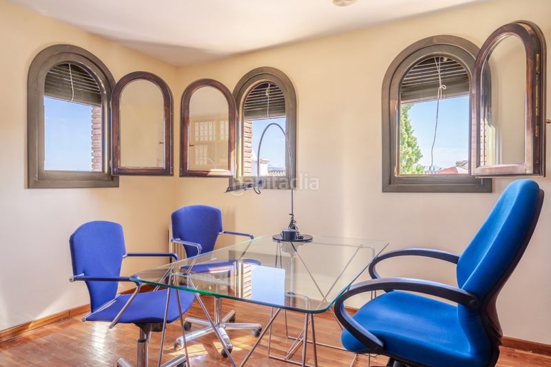 Foto 9b9cea24-2dd7-4b30-b0eb-6205b86d68c8. Chalet  exclusivo en una sola planta en el centro de la zubia 5 dormitorios, piscina y garaje en Zubia (La)
