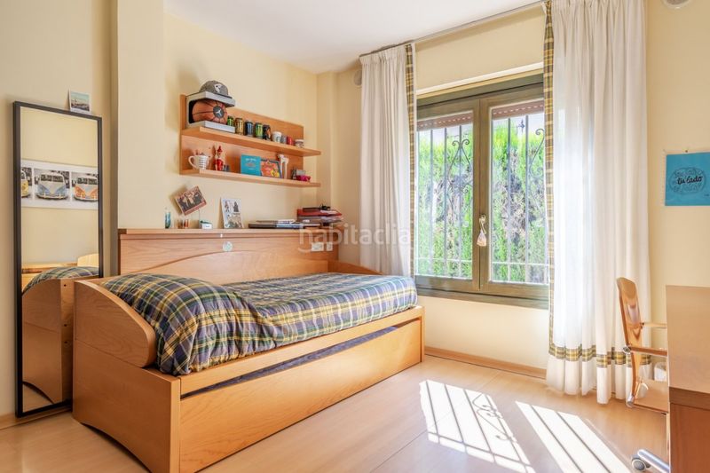 Foto a8f14051-5dad-4970-94dc-1351e7ffabfd. Chalet  exclusivo en una sola planta en el centro de la zubia 5 dormitorios, piscina y garaje en Zubia (La)