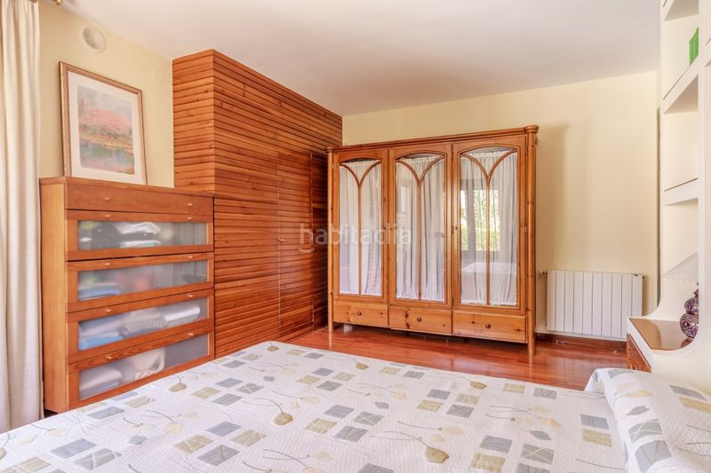 Foto dfa39829-e179-4eeb-bbc2-7dd37251f5d5. Chalet  exclusivo en una sola planta en el centro de la zubia 5 dormitorios, piscina y garaje en Zubia (La)