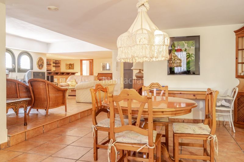 Foto f2fd537a-9b4f-4ba8-b019-33e9de99715c. Chalet  exclusivo en una sola planta en el centro de la zubia 5 dormitorios, piscina y garaje en Zubia (La)