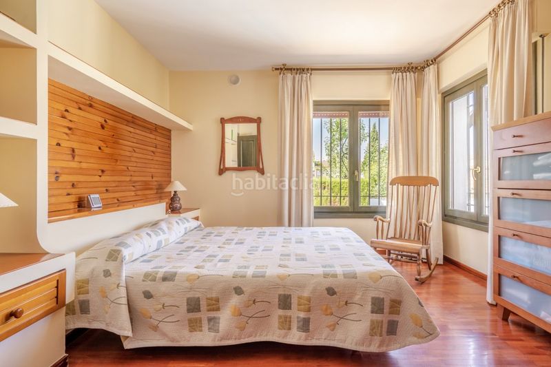 Foto fa763dd9-fcbe-44ea-a61d-d62b651f0b42. Chalet  exclusivo en una sola planta en el centro de la zubia 5 dormitorios, piscina y garaje en Zubia (La)