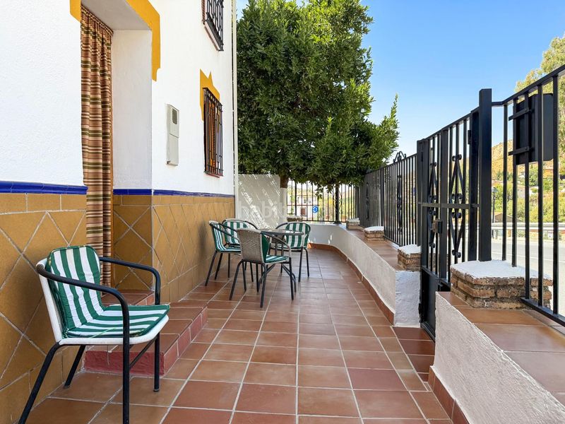 Foto 77386ca1-43d4-44f4-95ba-ef4669b018e2. Xalet a calle estacion 4 a Pinos Genil