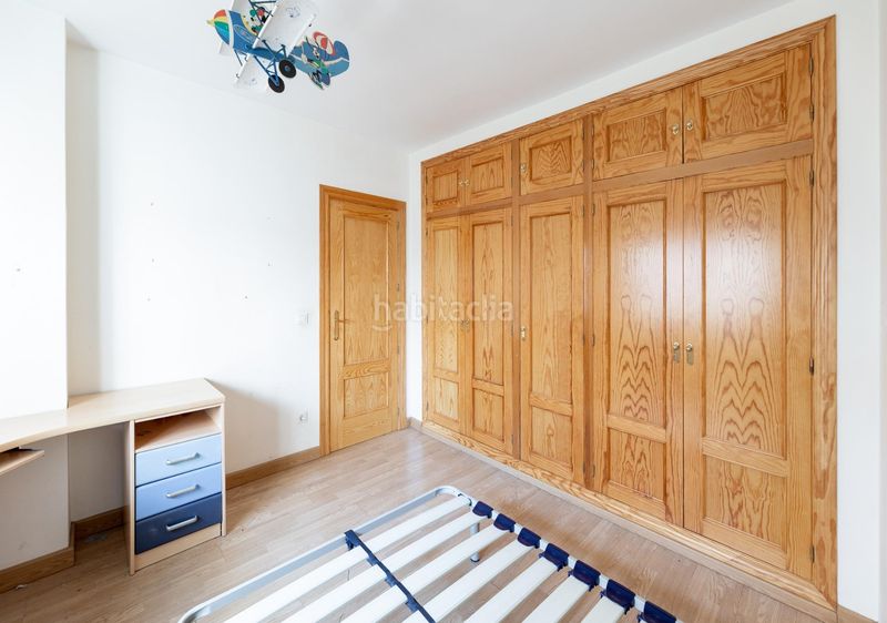 Foto d15a1f5f-6250-44d5-8d46-cfd3eb044647. Semi detached house with parking in San Antón Armilla