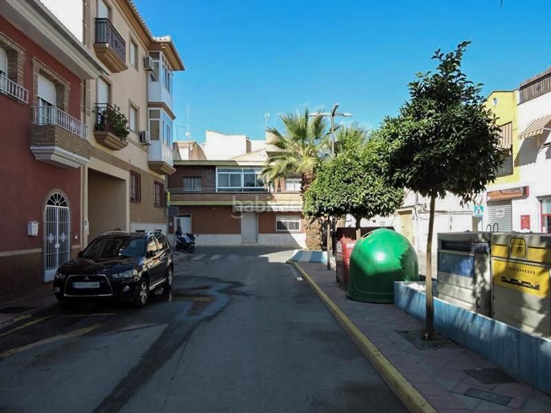 Foto 1249fc65-d0b2-4ac4-92f3-0fa27b636e5d. Casa  independiente en esquina con local comercial y negocio en Churriana de la Vega