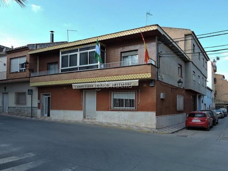 Foto 32b70584-8960-427c-a156-9d449402aa30. Casa  independiente en esquina con local comercial y negocio en Churriana de la Vega