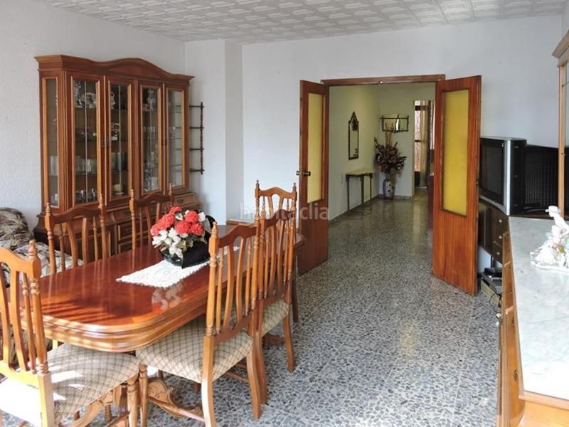 Foto d5f7a000-b840-46ab-8320-f032a1ddd19b. Casa  independiente en esquina con local comercial y negocio en Churriana de la Vega