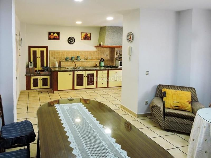 Foto f3a80855-f674-47a3-8768-218cba6dcb60. Casa  independiente en esquina con local comercial y negocio en Churriana de la Vega