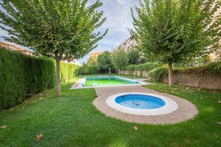 Flat in Parque Nueva Granada. Piso de 3 dormitorios 2 baños con piscina, garaje y terraza con