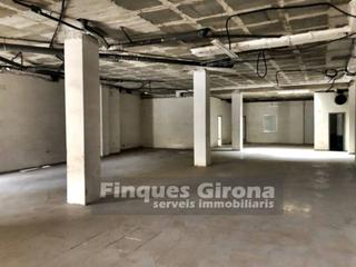 Local Comercial  Santa eugenia. Se vende 2 locales juntos en salt