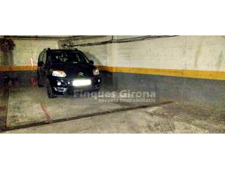 Aparcament cotxe  Doctor ferran. Parquing en venta en el centro de salt