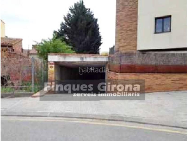 Foto b4420fef-f827-41d9-a505-3f3964f5fccc. Aparcament cotxe a Jonquera (La)