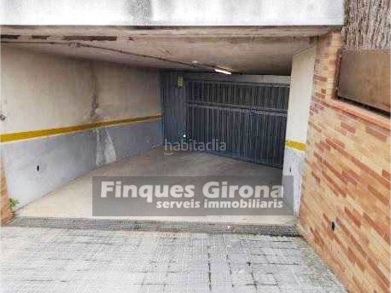 Foto 349eabe1-57db-4a88-adb9-8373a1d75a49. Aparcament cotxe a Jonquera (La)