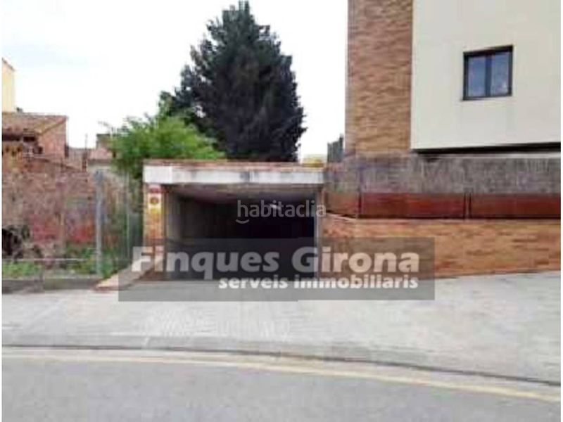 Foto 81c33db8-4e78-4fcd-bd43-b156c110491d. Aparcament cotxe a Jonquera (La)