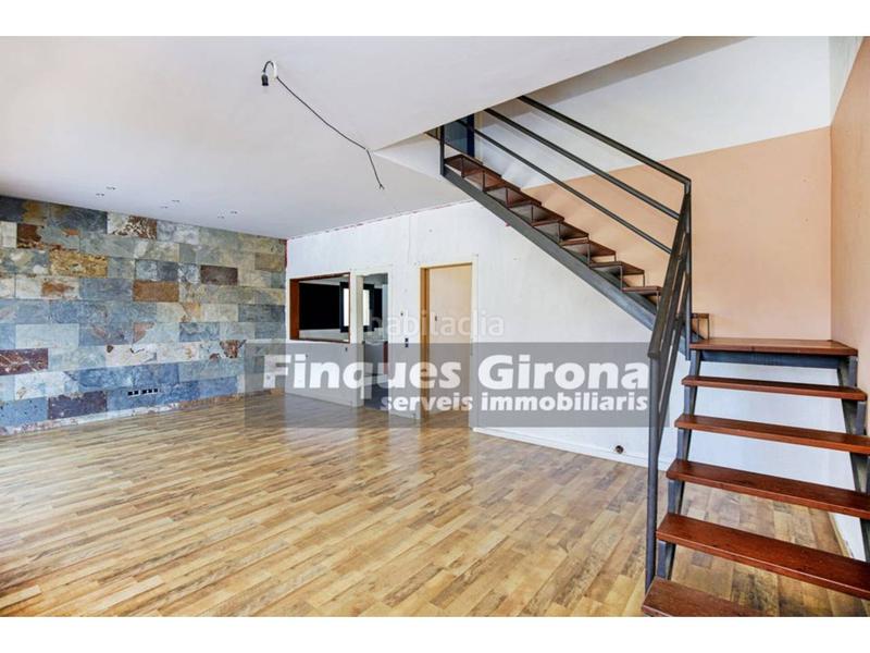 Foto 06f95d40-a5c6-4b9d-aaf1-cde805a15e56. Casa magnifica casa en venta zona mas llunes en Bescanó