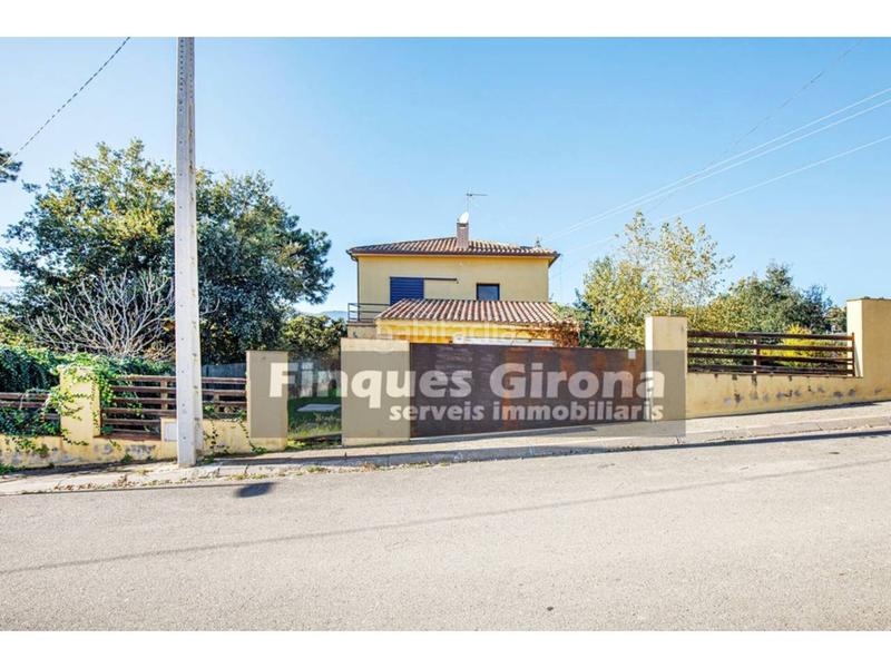 Foto 1cbb4b3b-61e8-45f8-92d8-cb514e3ad841. Casa magnifica casa en venta zona mas llunes en Bescanó