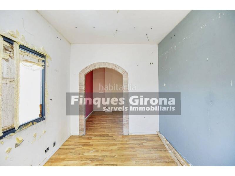 Foto ed9ca999-33ce-4983-a2e6-21fd2f19f7f9. Casa magnifica casa en venta zona mas llunes en Bescanó