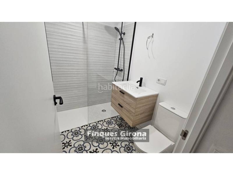 Foto c28bbfca-f485-4d3a-b74c-1d225a77af5a. Piso  totalmente reformado en el barrio viejo en Girona