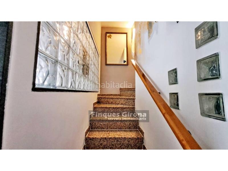 Foto a878a5d2-b12c-4ba6-89dd-a05ec2f80350. Casa adosada  en el pueblo en Bescanó