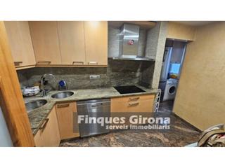 Appartement  Llevant. Medinyà, piso impecable con 3 dormitorios, 1 baño y cocina grand
