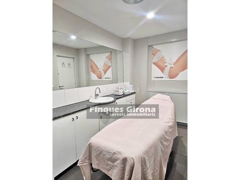 Foto f9ea7658-d7d7-4edf-9b17-39c5cdb0a020. Traspàs local comercial a Carme - Vistalegre Girona