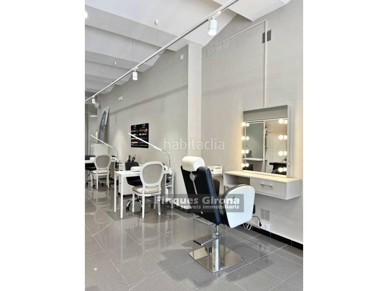 Foto b316639d-fa48-4902-9151-65baaae2b6b3. Traspaso local comercial peluquería en traspaso cerca de plaza cataluña en Girona