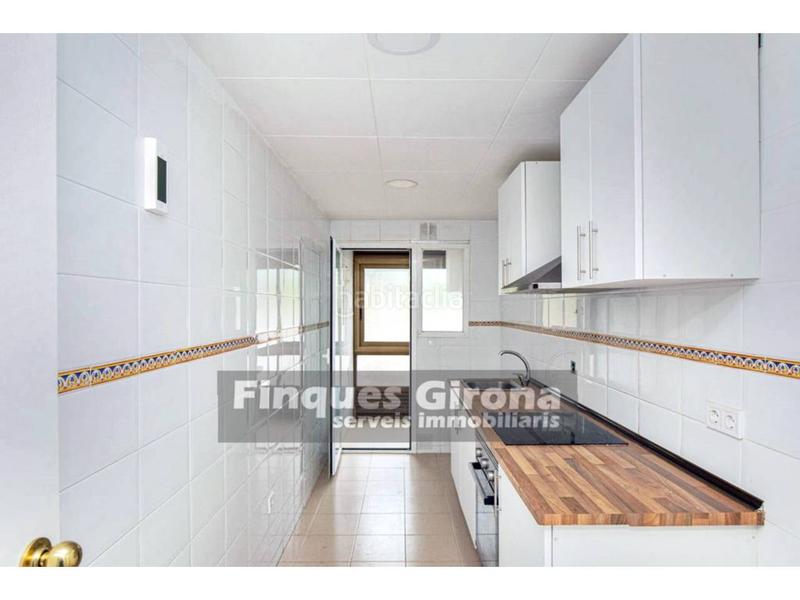 Foto 112ea558-23f5-4417-ada9-cda79c79e512. Pis amb aparcament piscina a Palau Girona