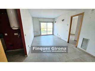 Etagenwohnung  Calle isidre rosell i gimbern. Piso de una habitación en celrà  parking incluido en el precio!!