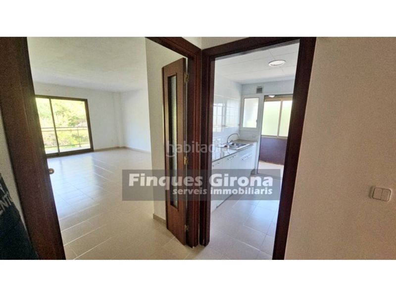 Foto a6cd543c-273c-4426-b85b-ff9d5a7180cf. Pis amb aparcament piscina a Palau Girona