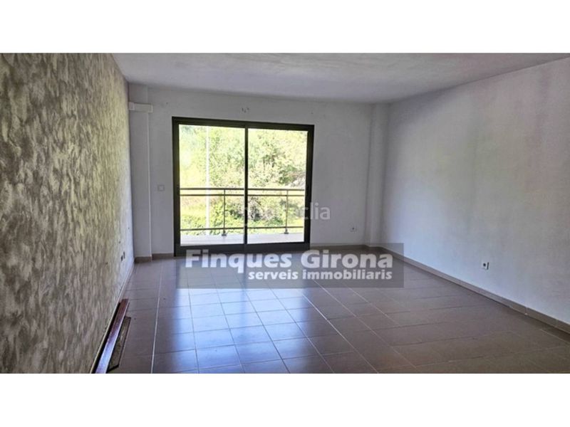 Foto ab1e2c35-9a12-430a-b69c-c48d6dd7d45c. Pis amb aparcament piscina a Palau Girona