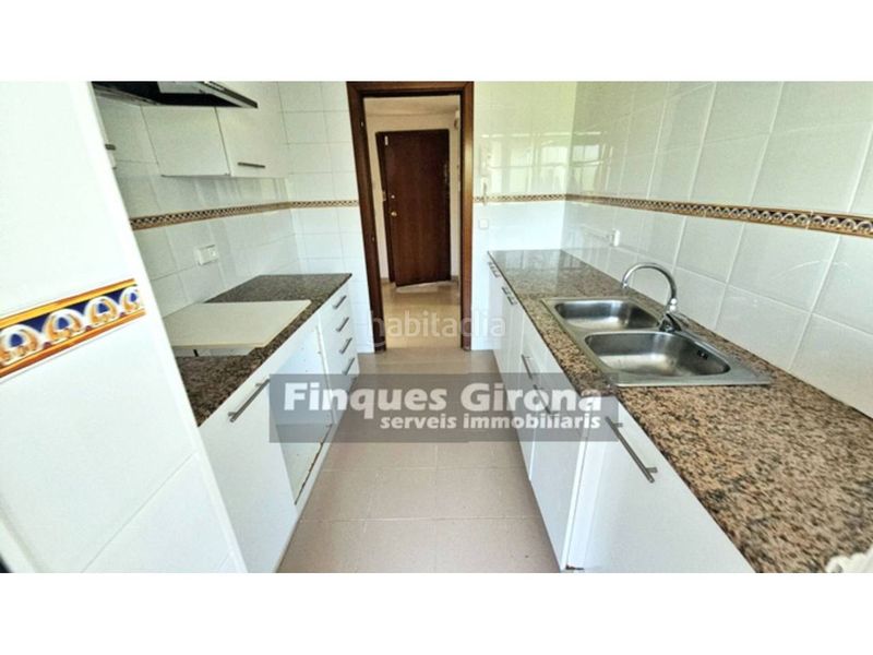 Foto fde4eb28-dfdd-4235-8044-ae5fb40a3e78. Pis amb aparcament piscina a Palau Girona