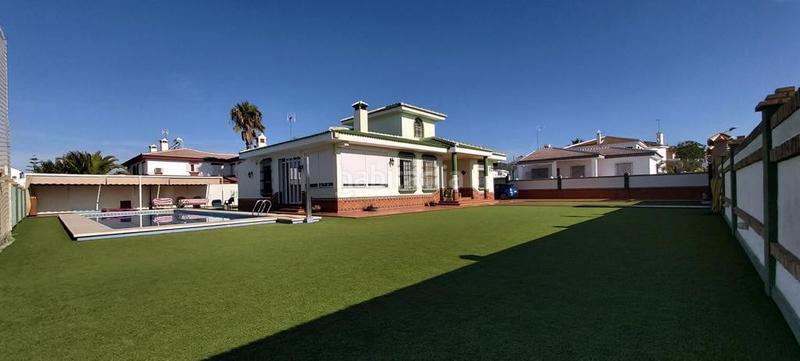 Foto 1d681ca0-7d49-403a-8604-ee8be271eb44. Chalet with parking pool in Centro - Torre de la Higuera Almonte