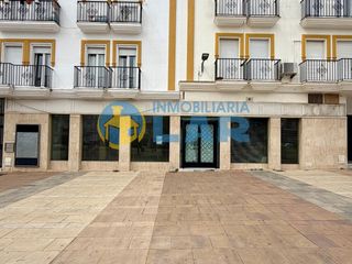 Lloguer Local Comercial  Plaza de la coronación. Local amplio con gran escaparate en moguer