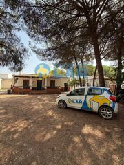 Mas à Moguer. Finca rústica de 1400 m2 con dos viviendas