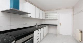 Pis a Passeig Maragall. Piso  alquilado en venta oportunidad de inversin en gav