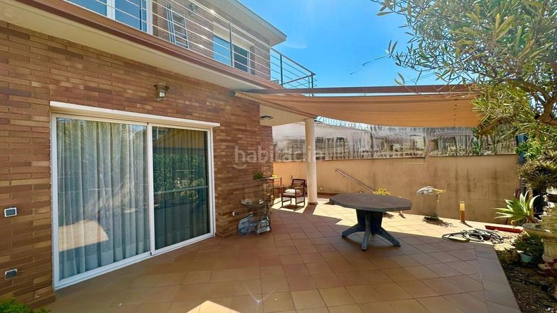 Foto a6ca27e5-7200-47ee-a9f5-b64e74de0c8d. Casa amb aparcament piscina a Torrent Ballester Viladecans