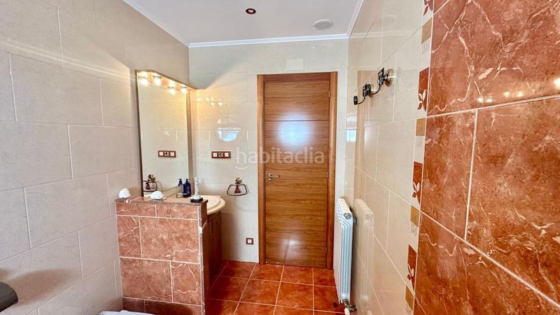 Foto b153259b-d75e-447a-afc1-0870f1bc4130. Casa amb aparcament piscina a Torrent Ballester Viladecans