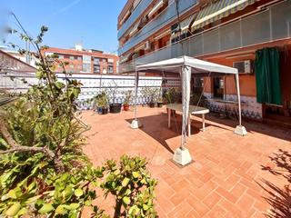 Planta baixa  Carrer d'iscle soler. Bajos con jardín  cornellà de llobregat pedró  patio de 90 m2.