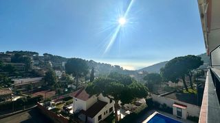 Appartement in El Poal. Apartamento en venta castelldefels vistas mar y montaña piscina