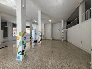 Lloguer Local Comercial  De la roureda. Local en alquiler 300m2 av roureda  viladecans