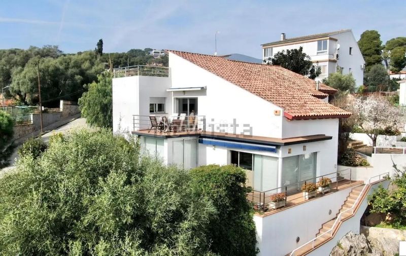 Foto ee11025e-a93a-4830-9543-4a5535db550d. Casa amb calefacció aparcament a Montmar Castelldefels