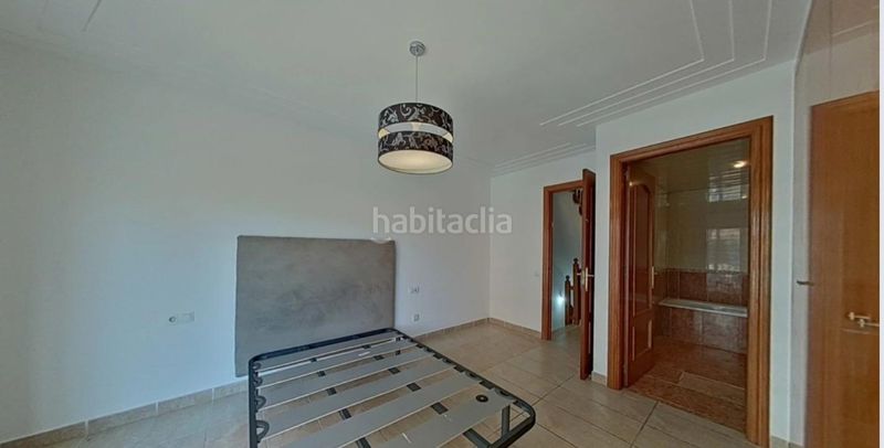 Foto 0aee2c28-75d1-40e8-a334-21523e8ebb26. Casa amb aparcament a Passeig Maragall Gavà