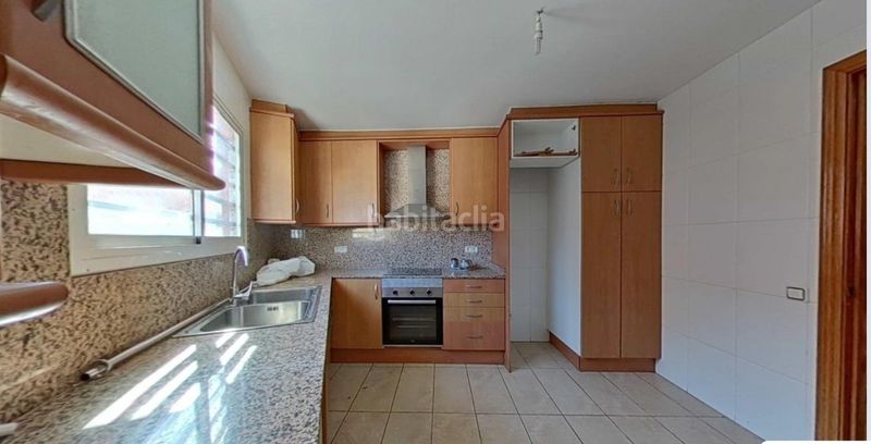 Foto 17e2aeb4-dbc5-4d32-b287-29c7a6719968. Casa amb aparcament a Passeig Maragall Gavà