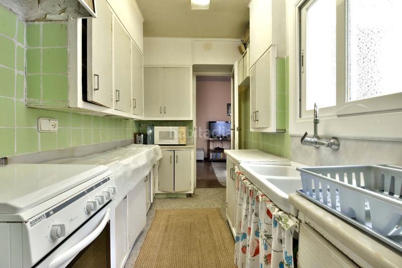 Foto 49907988-7db1-467c-82b0-d86e0dde19f2. Casa adossada a carrer de l'infant martí 57 a Ca n'Aurell Terrassa