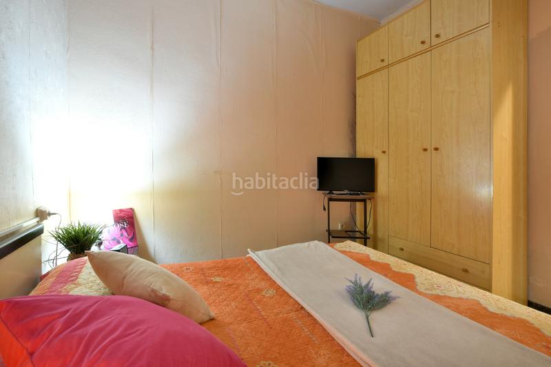 Foto 71e7bbd2-81c9-4ed9-b54d-0dda0e08b051. Casa adossada a carrer de l'infant martí 57 a Ca n'Aurell Terrassa